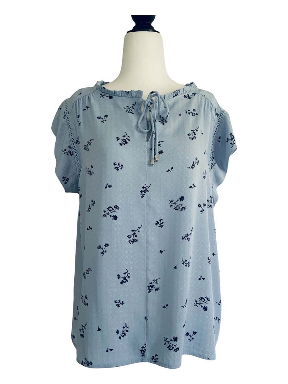 BUFFALO David Bitton blue foral front tie top